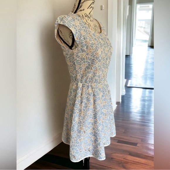 NWT Floral Soft Blue Lace Cap Sleeve Dress Mini Sz 7, Juniors, Women’s Small - Picture 2 of 15